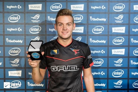 电竞比分网：英雄联盟S10 D组战，TES不负众望小组第一出线