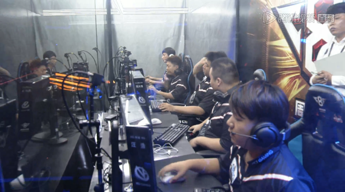 lpl夏季赛W2D5：Tangyuan交手Haichao，Neny对线Rookie